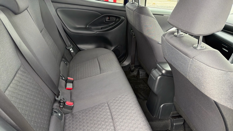 Toyota Yaris 1.5 Hybrid Design 5dr CVT Hybrid Hatchback - Image 8