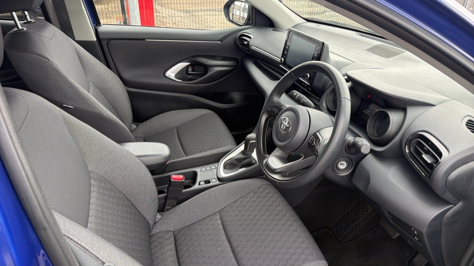 Toyota Yaris 1.5 Hybrid Design 5dr CVT Hybrid Hatchback - Image 12