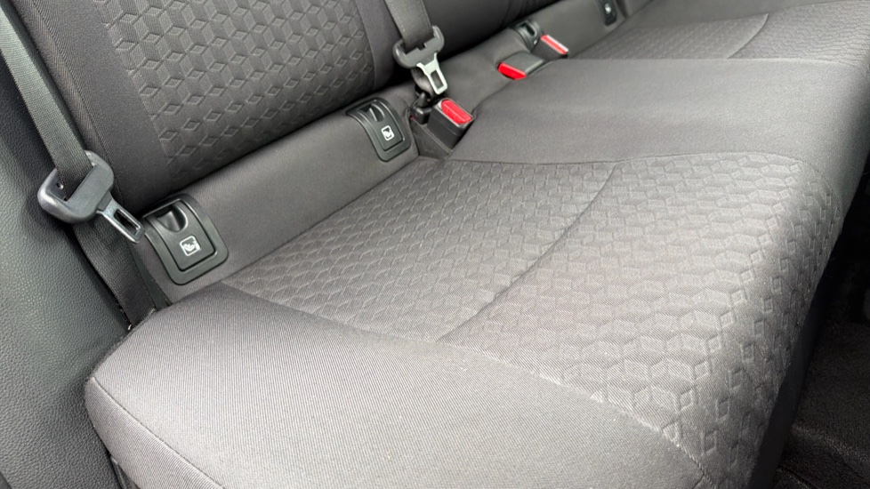 Toyota Yaris 1.5 Hybrid Design 5dr CVT Hybrid Hatchback - Image 17