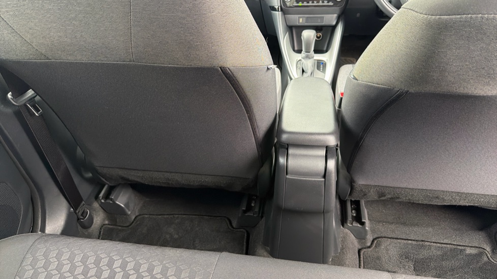 Toyota Yaris 1.5 Hybrid Design 5dr CVT Hybrid Hatchback - Image 19