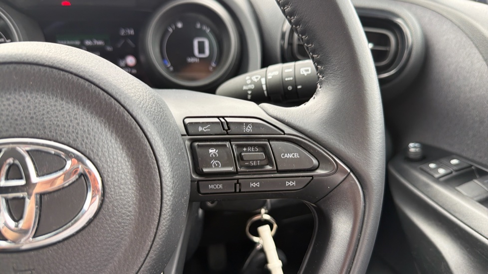 Toyota Yaris 1.5 Hybrid Design 5dr CVT Hybrid Hatchback - Image 30