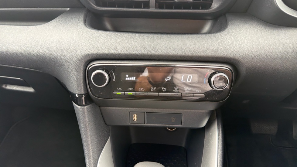 Toyota Yaris 1.5 Hybrid Design 5dr CVT Hybrid Hatchback - Image 33