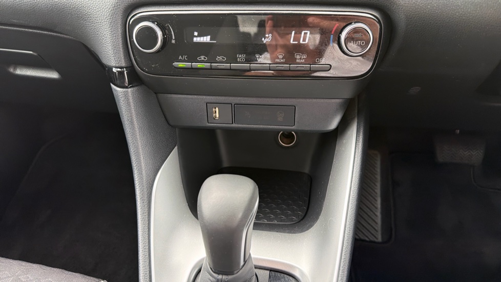 Toyota Yaris 1.5 Hybrid Design 5dr CVT Hybrid Hatchback - Image 34