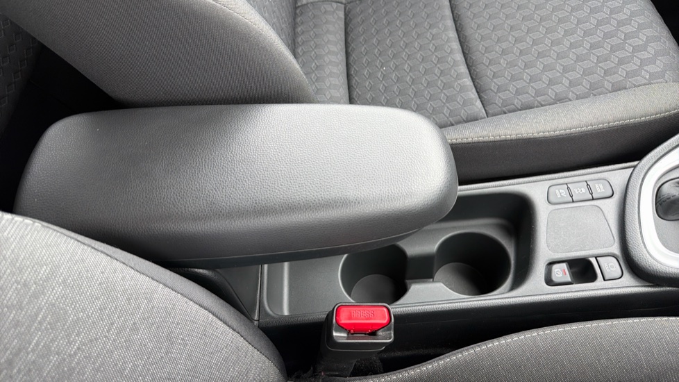Toyota Yaris 1.5 Hybrid Design 5dr CVT Hybrid Hatchback - Image 36