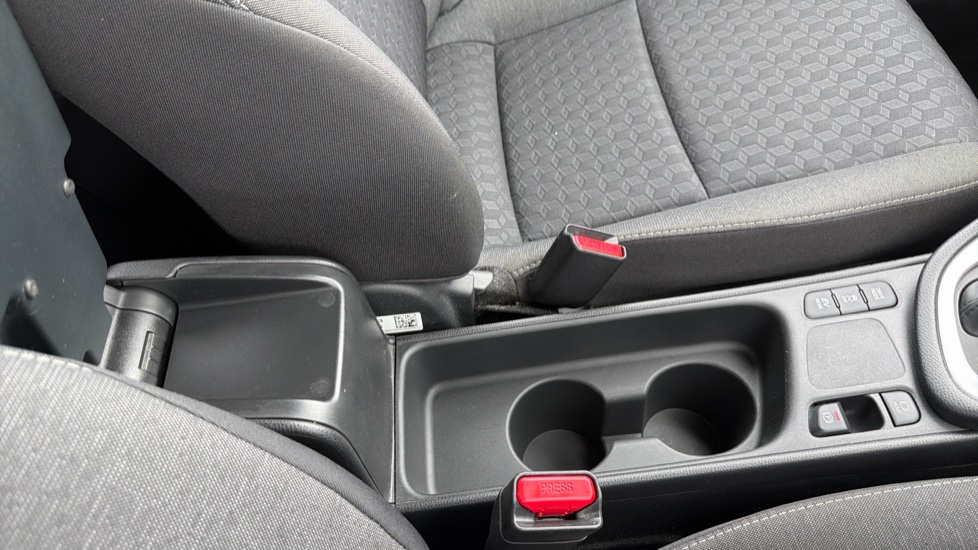Toyota Yaris 1.5 Hybrid Design 5dr CVT Hybrid Hatchback - Image 38