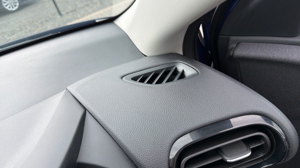 Toyota Yaris 1.5 Hybrid Design 5dr CVT Hybrid Hatchback - Image 42