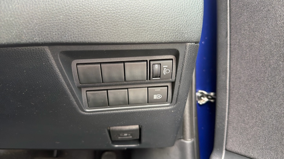 Toyota Yaris 1.5 Hybrid Design 5dr CVT Hybrid Hatchback - Image 43
