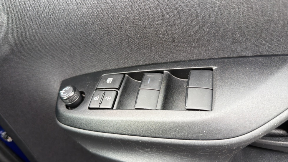 Toyota Yaris 1.5 Hybrid Design 5dr CVT Hybrid Hatchback - Image 44