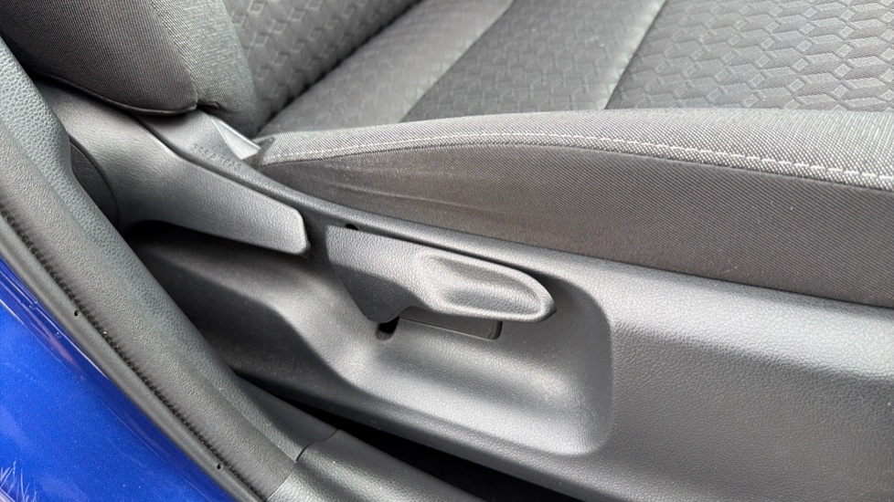 Toyota Yaris 1.5 Hybrid Design 5dr CVT Hybrid Hatchback - Image 45