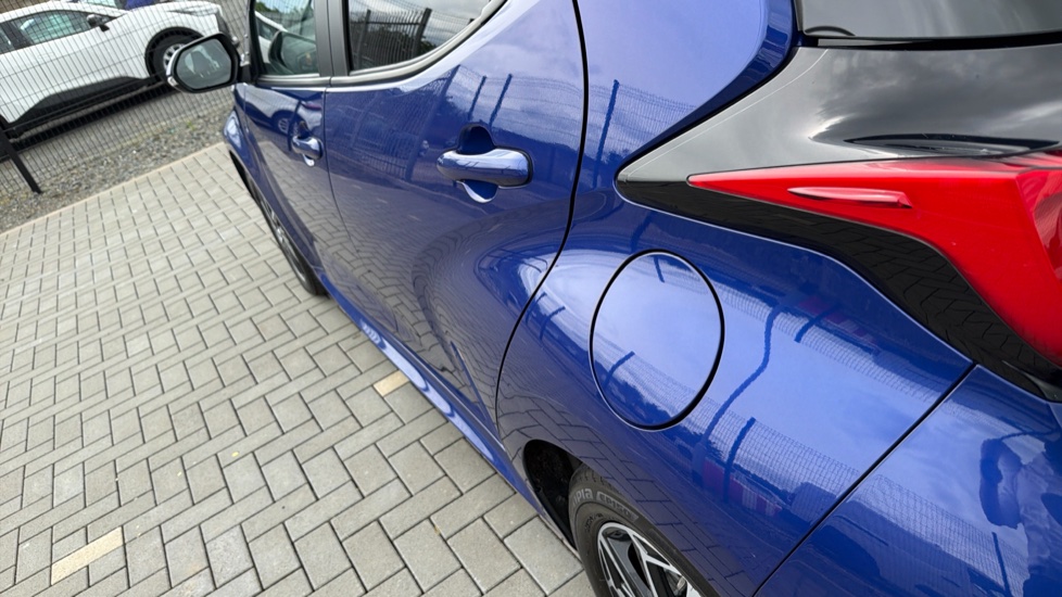 Toyota Yaris 1.5 Hybrid Design 5dr CVT Hybrid Hatchback - Image 47