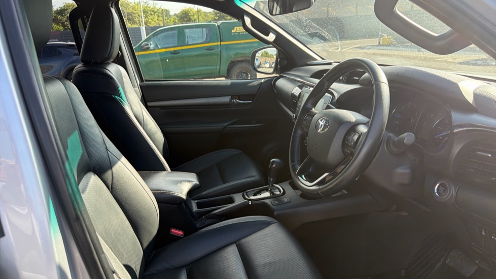 Toyota Hilux Diesel Invincible X D/Cab Pick Up 2.8 D-4D Auto - Image 12
