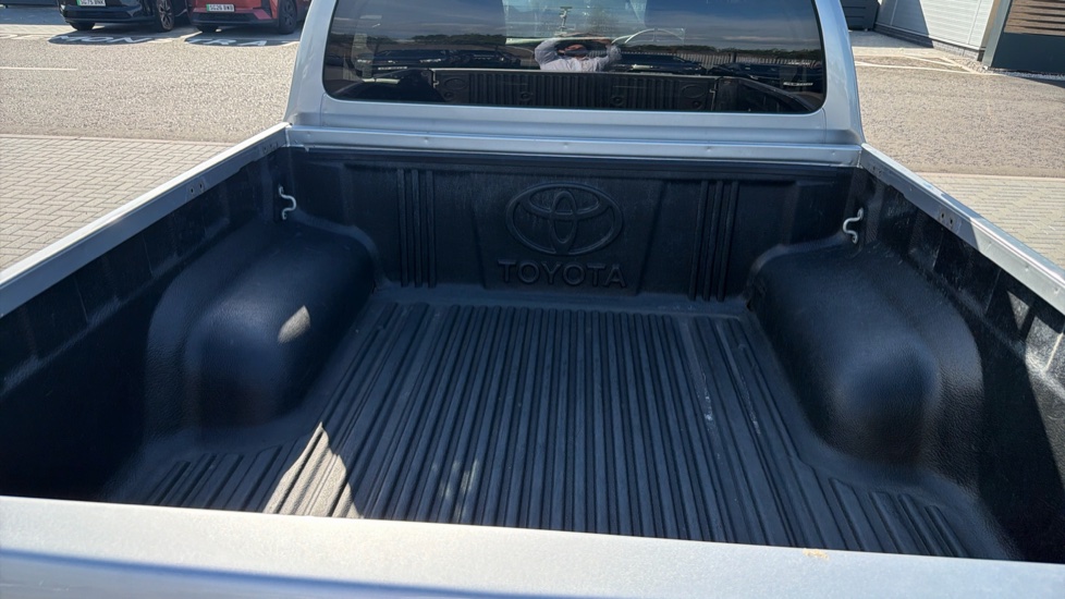 Toyota Hilux Diesel Invincible X D/Cab Pick Up 2.8 D-4D Auto - Image 13