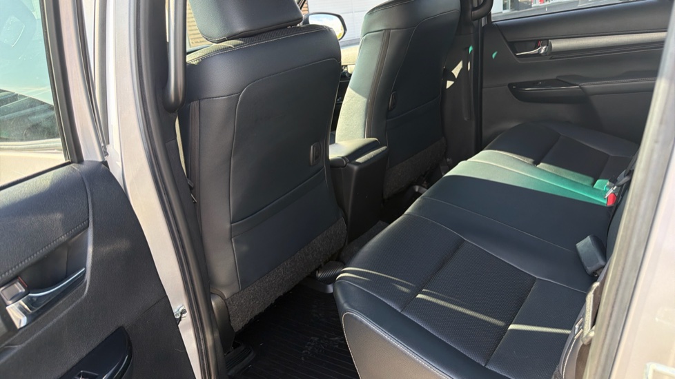 Toyota Hilux Diesel Invincible X D/Cab Pick Up 2.8 D-4D Auto - Image 15