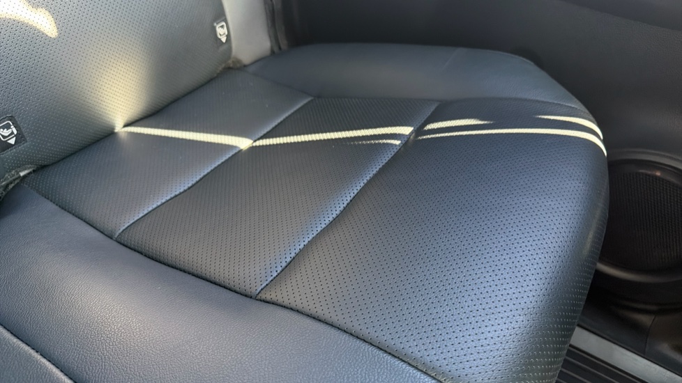 Toyota Hilux Diesel Invincible X D/Cab Pick Up 2.8 D-4D Auto - Image 17