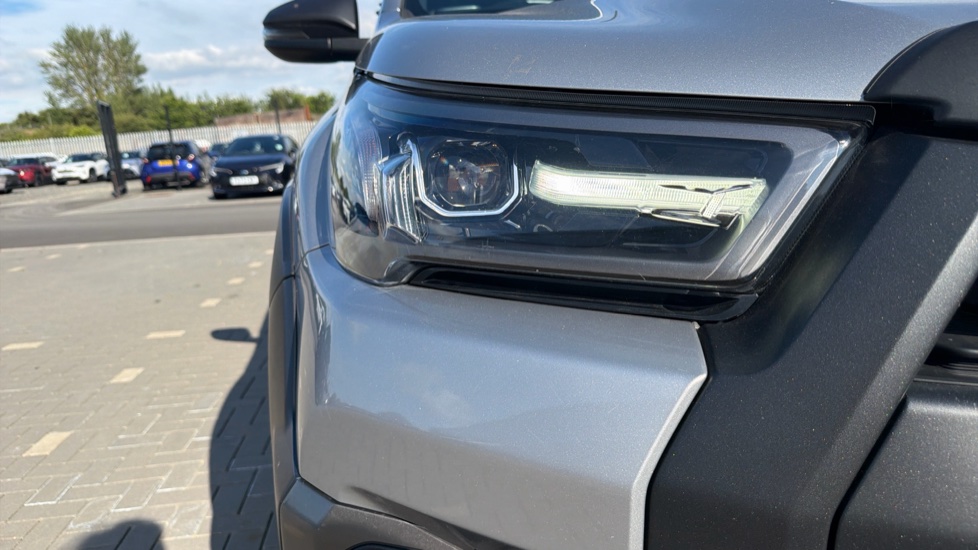 Toyota Hilux Diesel Invincible X D/Cab Pick Up 2.8 D-4D Auto - Image 20