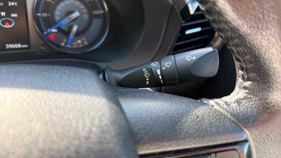 Toyota Hilux Diesel Invincible X D/Cab Pick Up 2.8 D-4D Auto - Image 32