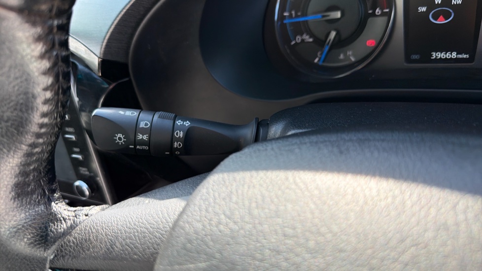 Toyota Hilux Diesel Invincible X D/Cab Pick Up 2.8 D-4D Auto - Image 33