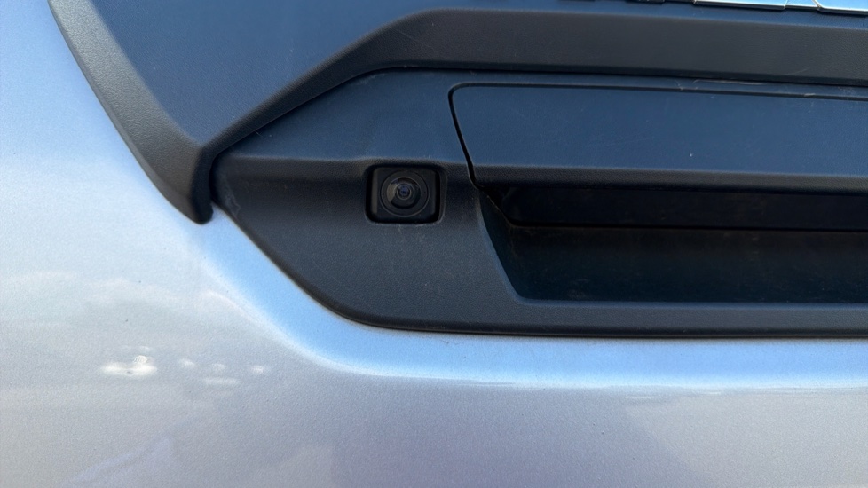 Toyota Hilux Diesel Invincible X D/Cab Pick Up 2.8 D-4D Auto - Image 50