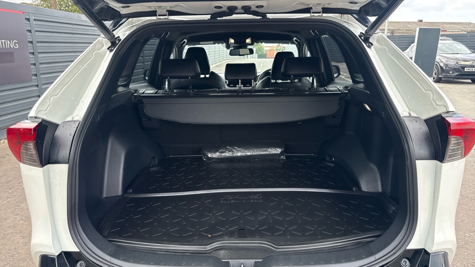 Toyota RAV4 2.5 PHEV Dynamic 5dr CVT Estate - Image 13