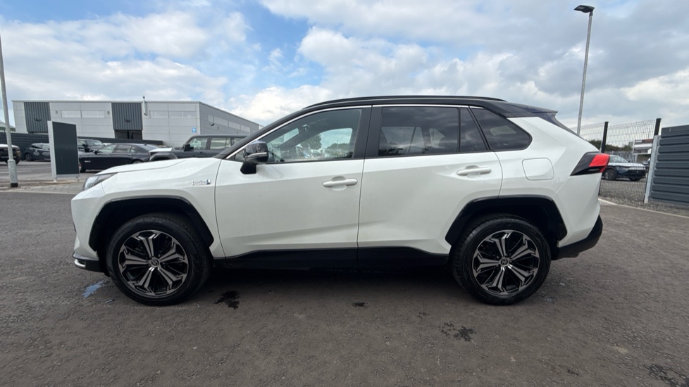 Toyota RAV4 2.5 PHEV Dynamic 5dr CVT Estate - Image 24