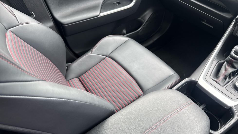 Toyota RAV4 2.5 PHEV Dynamic 5dr CVT Estate - Image 34