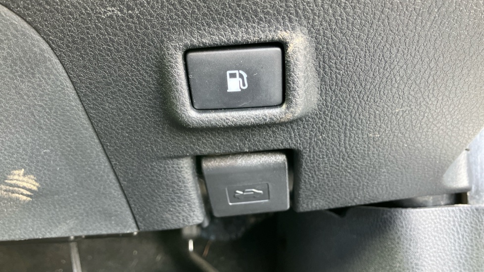 Toyota C-HR 1.2T Dynamic 5dr Petrol Hatchback - Image 38