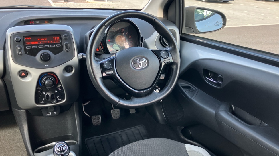 Toyota Aygo 1.0 VVT-i X-Play 5dr Petrol Hatchback - Image 7
