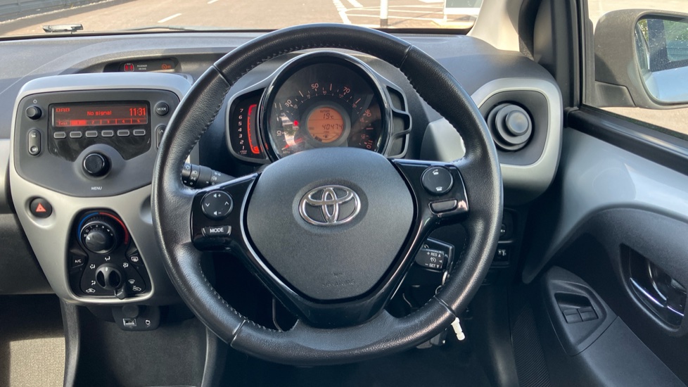 Toyota Aygo 1.0 VVT-i X-Play 5dr Petrol Hatchback - Image 10