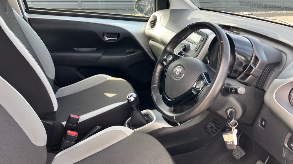 Toyota Aygo 1.0 VVT-i X-Play 5dr Petrol Hatchback - Image 12