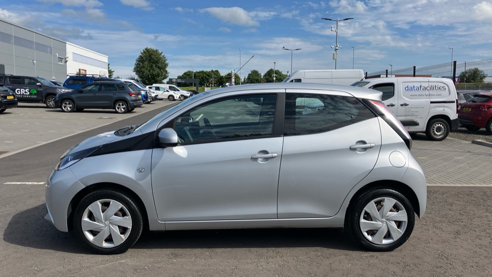 Toyota Aygo 1.0 VVT-i X-Play 5dr Petrol Hatchback - Image 24
