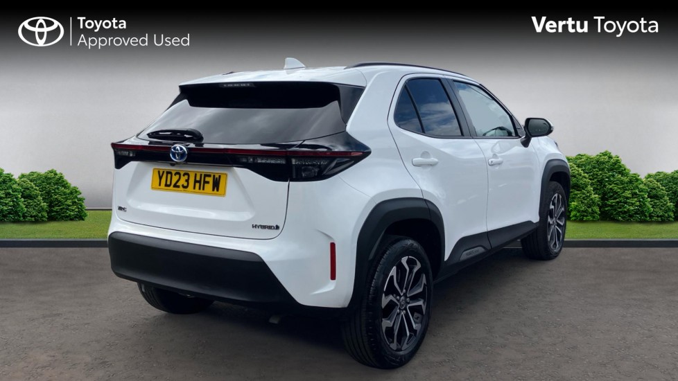 Toyota Yaris Cross 1.5 Hybrid Design 5dr CVT Hybrid Estate - Image 2