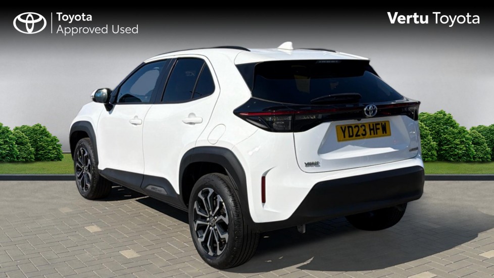 Toyota Yaris Cross 1.5 Hybrid Design 5dr CVT Hybrid Estate - Image 4