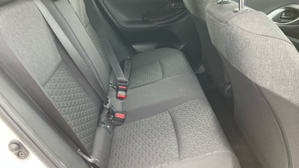 Toyota Yaris Cross 1.5 Hybrid Design 5dr CVT Hybrid Estate - Image 8