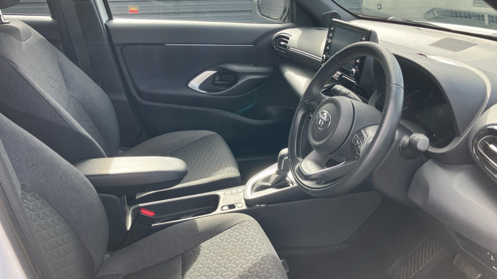 Toyota Yaris Cross 1.5 Hybrid Design 5dr CVT Hybrid Estate - Image 12