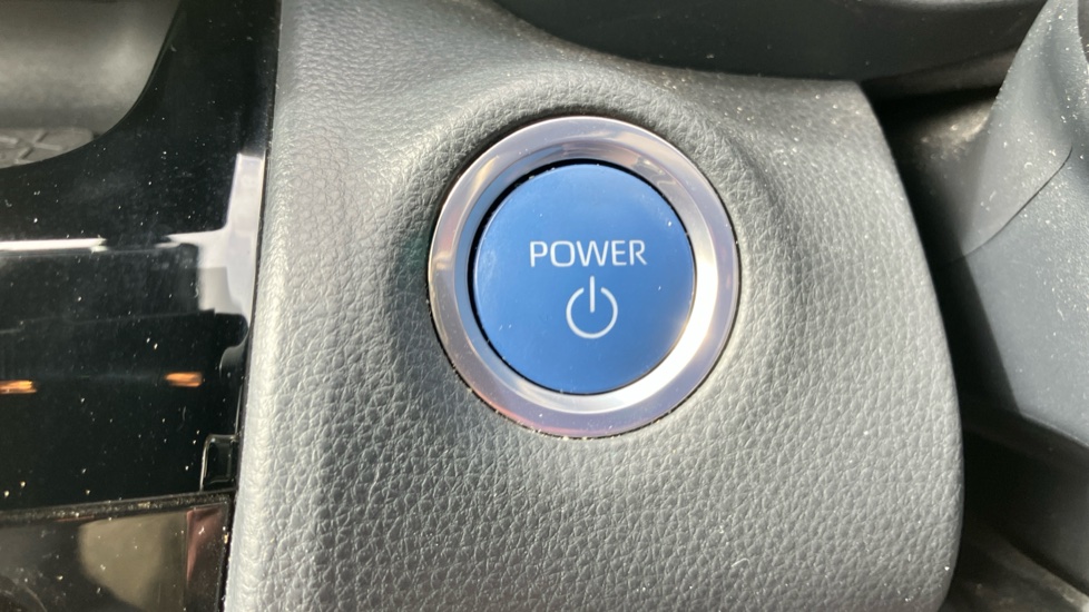 Toyota Yaris Cross 1.5 Hybrid Design 5dr CVT Hybrid Estate - Image 16