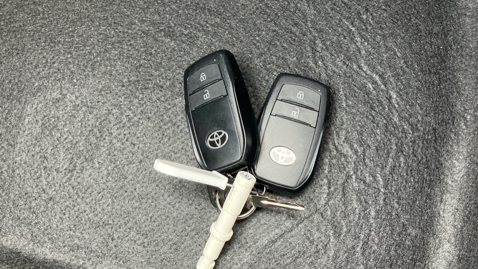 Toyota Yaris Cross 1.5 Hybrid Design 5dr CVT Hybrid Estate - Image 28