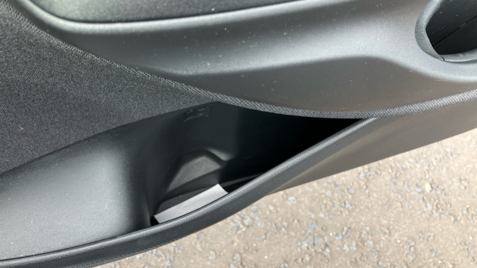 Toyota Yaris Cross 1.5 Hybrid Design 5dr CVT Hybrid Estate - Image 33