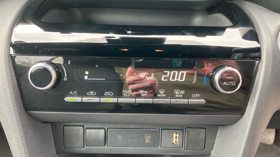 Toyota Yaris Cross 1.5 Hybrid Design 5dr CVT Hybrid Estate - Image 39