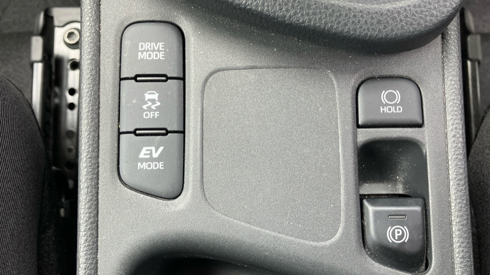 Toyota Yaris Cross 1.5 Hybrid Design 5dr CVT Hybrid Estate - Image 40