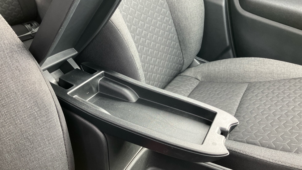 Toyota Yaris Cross 1.5 Hybrid Design 5dr CVT Hybrid Estate - Image 44