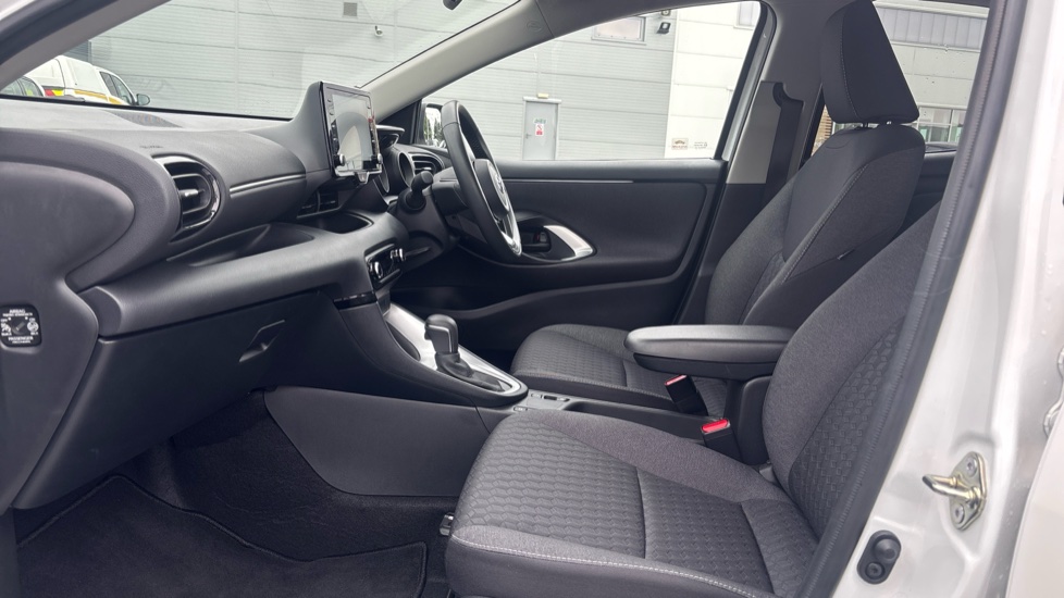 Toyota Yaris 1.5 Hybrid Design 5dr CVT Hybrid Hatchback - Image 5