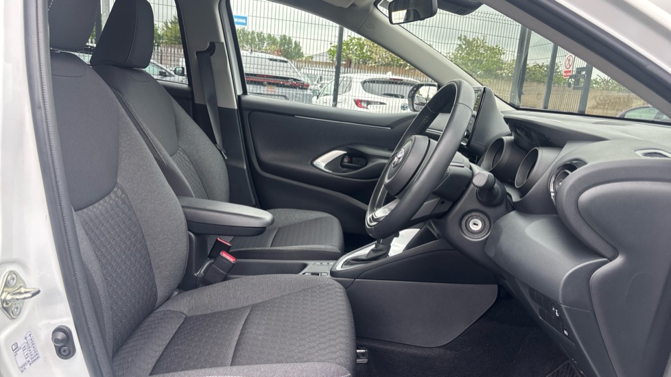 Toyota Yaris 1.5 Hybrid Design 5dr CVT Hybrid Hatchback - Image 12
