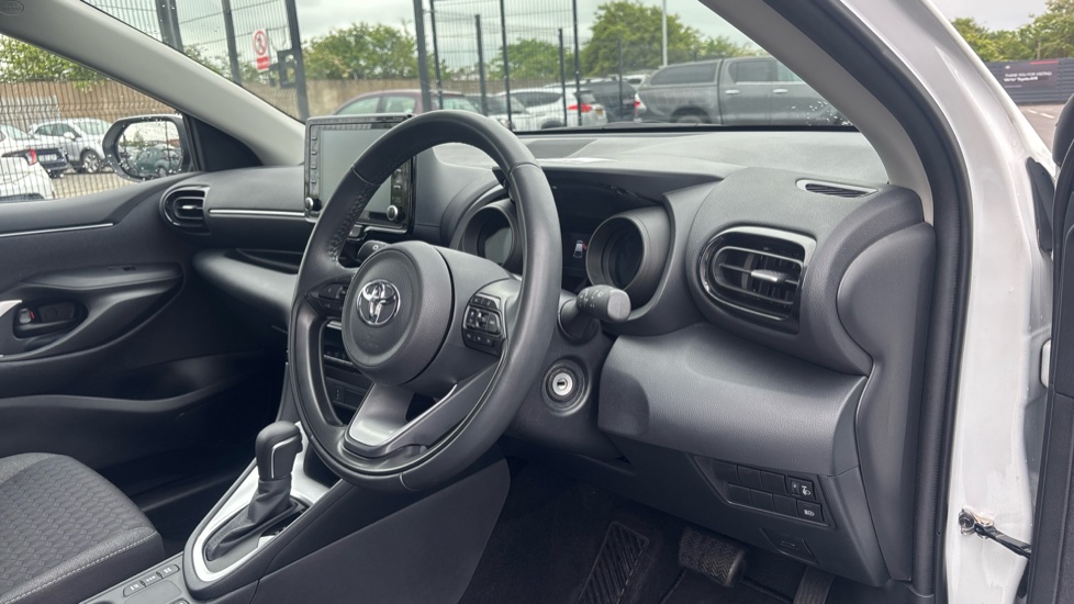 Toyota Yaris 1.5 Hybrid Design 5dr CVT Hybrid Hatchback - Image 16