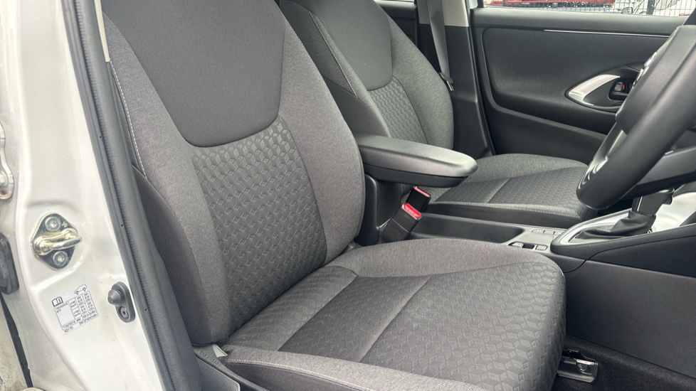 Toyota Yaris 1.5 Hybrid Design 5dr CVT Hybrid Hatchback - Image 17
