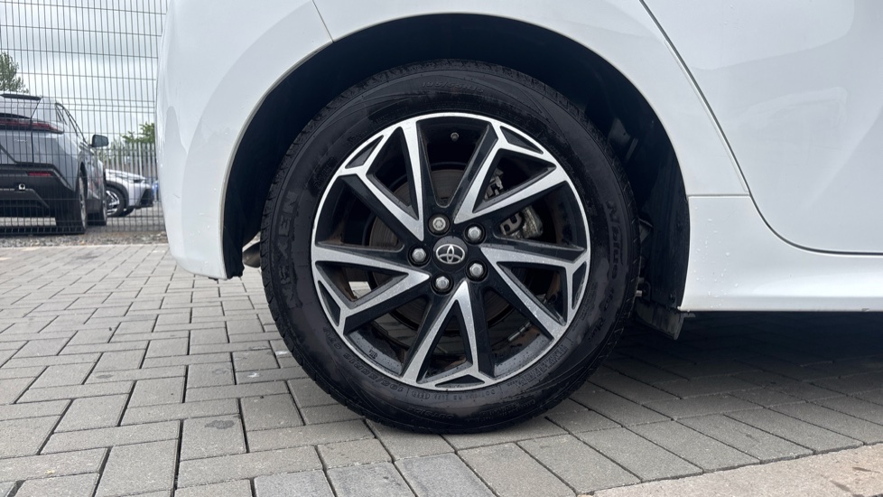 Toyota Yaris 1.5 Hybrid Design 5dr CVT Hybrid Hatchback - Image 25