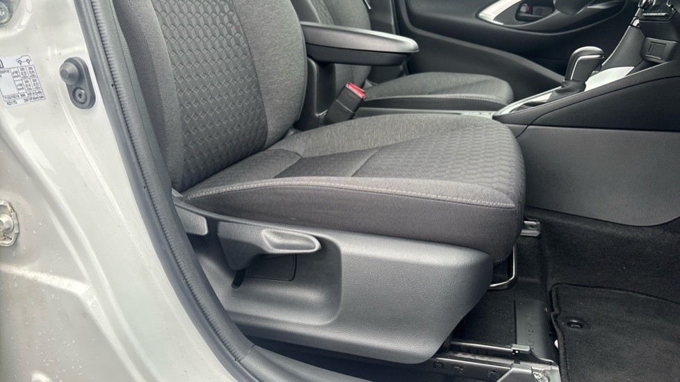 Toyota Yaris 1.5 Hybrid Design 5dr CVT Hybrid Hatchback - Image 30