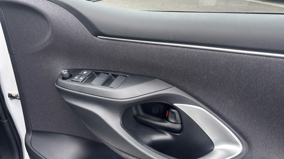 Toyota Yaris 1.5 Hybrid Design 5dr CVT Hybrid Hatchback - Image 33