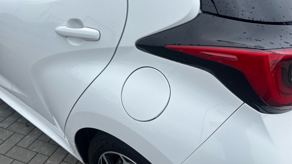 Toyota Yaris 1.5 Hybrid Design 5dr CVT Hybrid Hatchback - Image 35