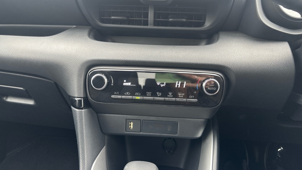 Toyota Yaris 1.5 Hybrid Design 5dr CVT Hybrid Hatchback - Image 39