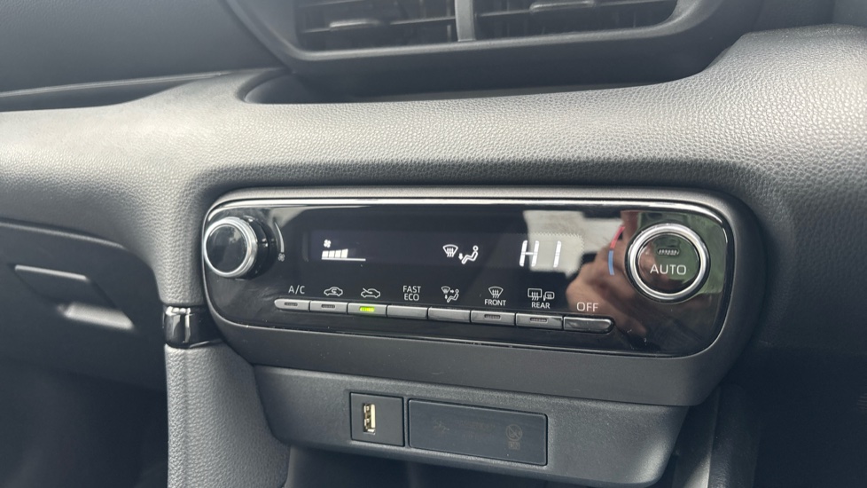 Toyota Yaris 1.5 Hybrid Design 5dr CVT Hybrid Hatchback - Image 49